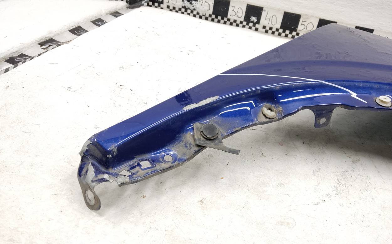 Крыло переднее правое