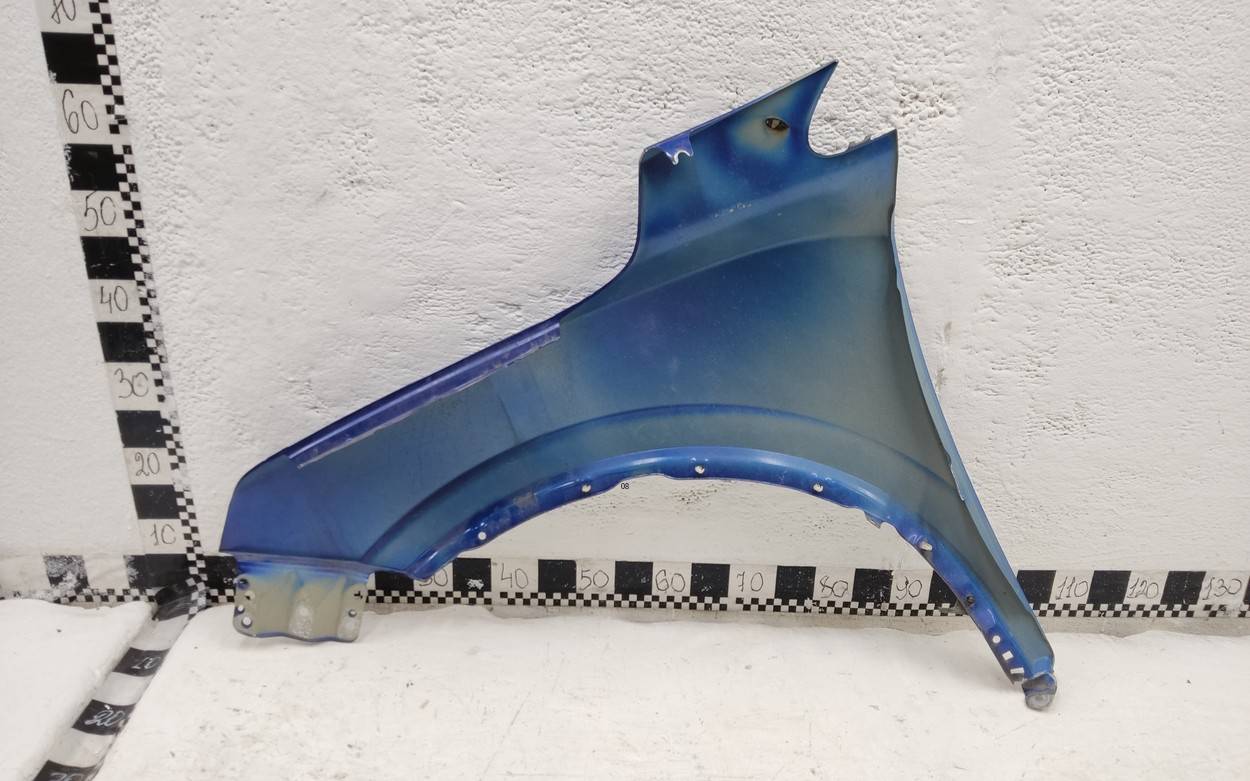 Крыло переднее правое