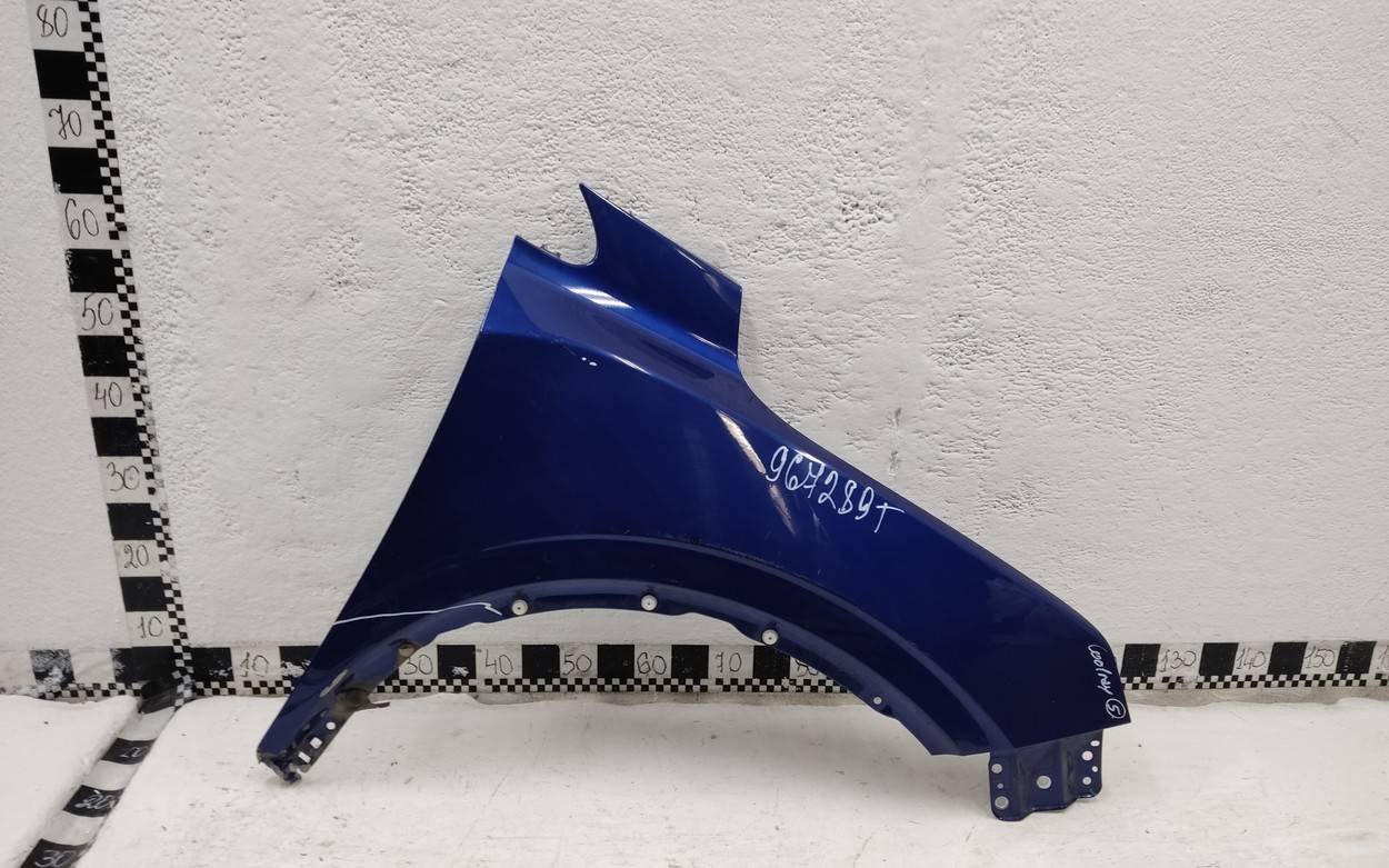 Крыло переднее правое