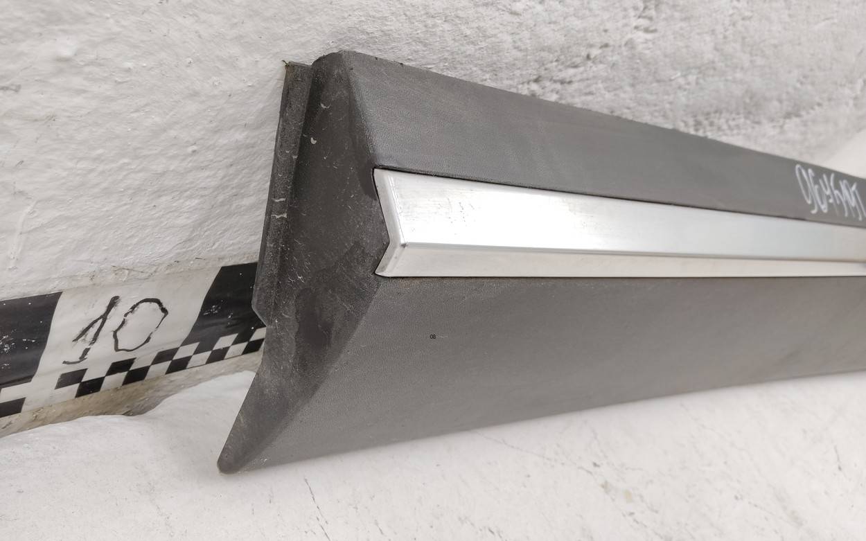 Накладка двери задней левой