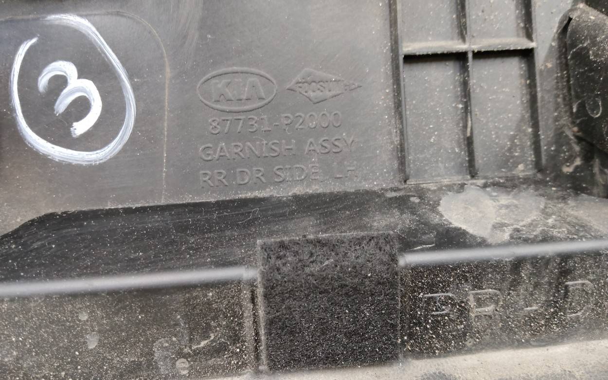 Накладка двери задней левой