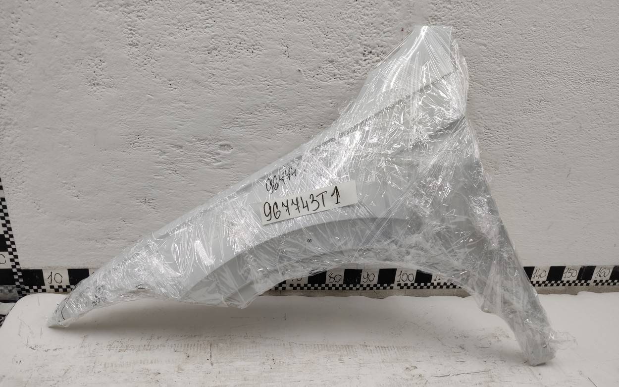 Крыло переднее левое