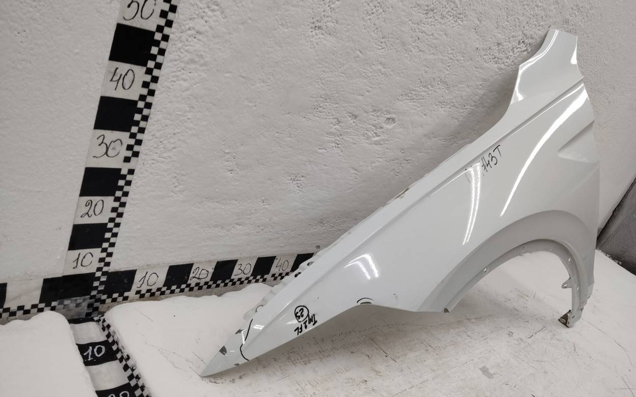 Крыло переднее левое