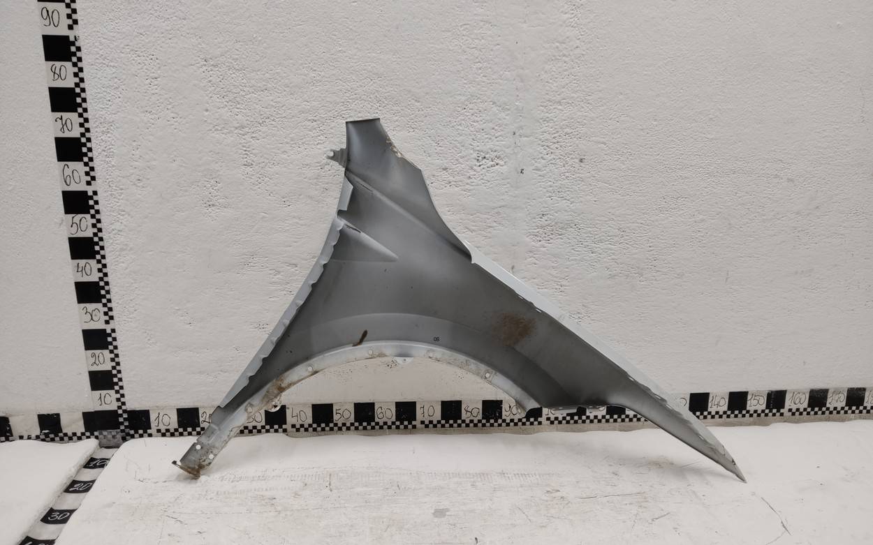 Крыло переднее левое