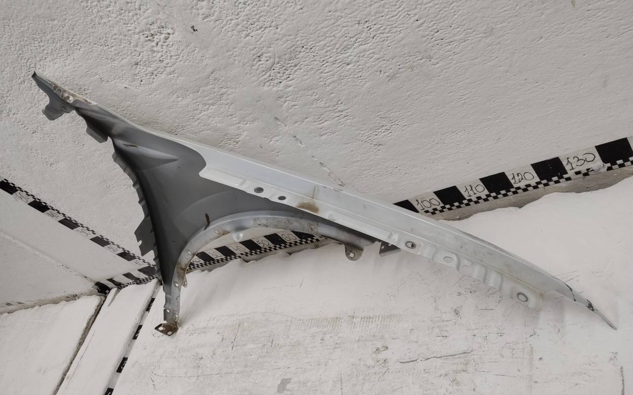 Крыло переднее левое