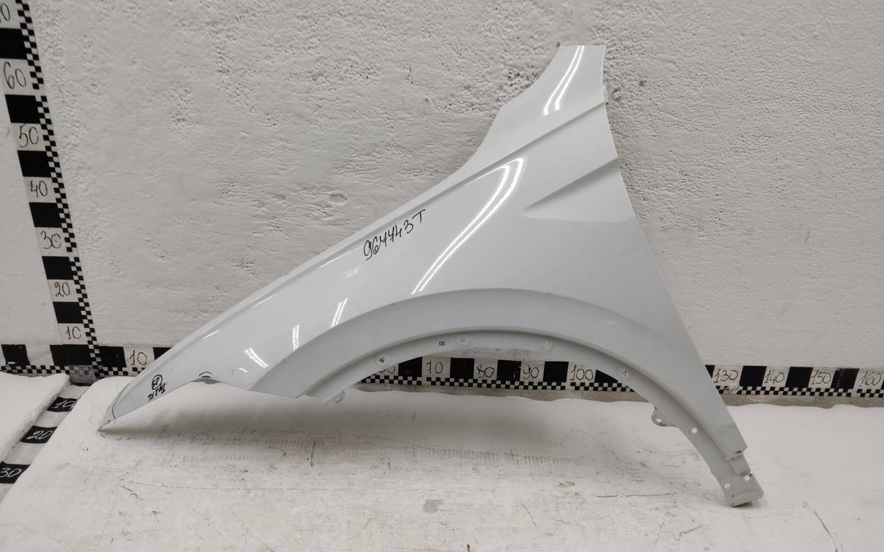 Крыло переднее левое