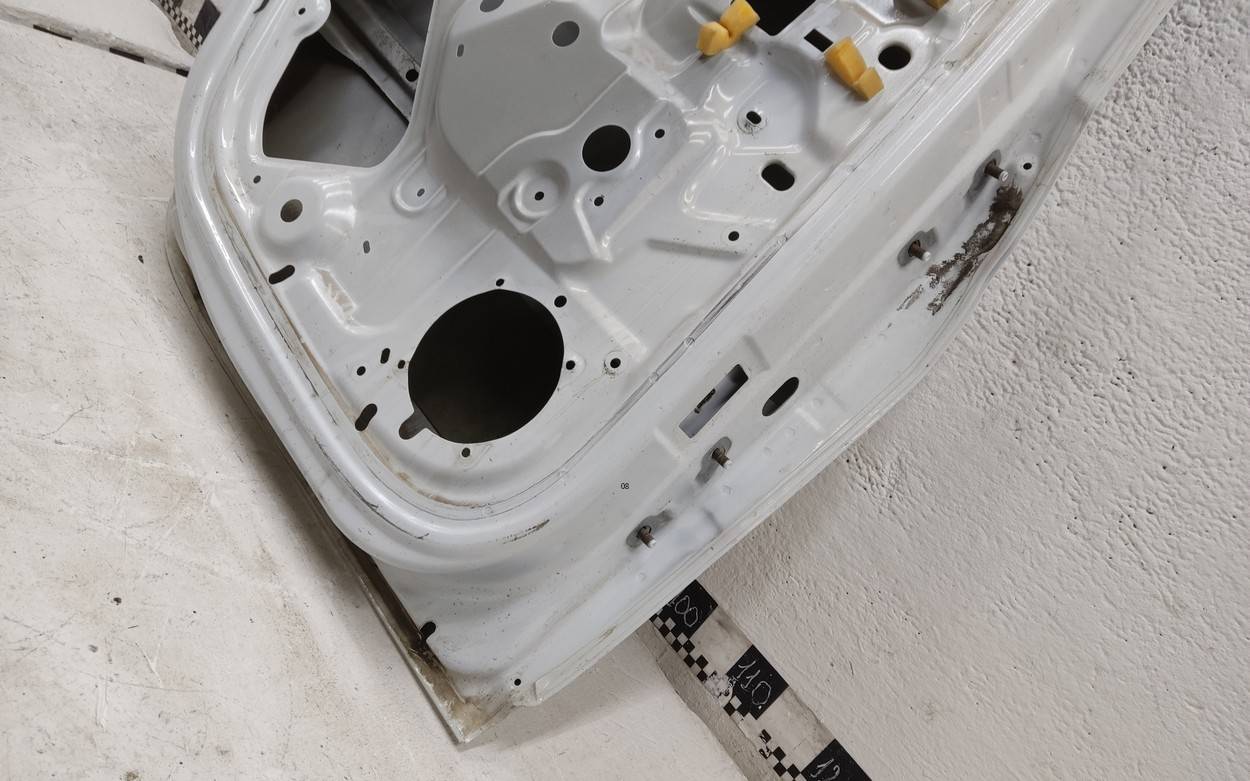 Дверь задняя левая