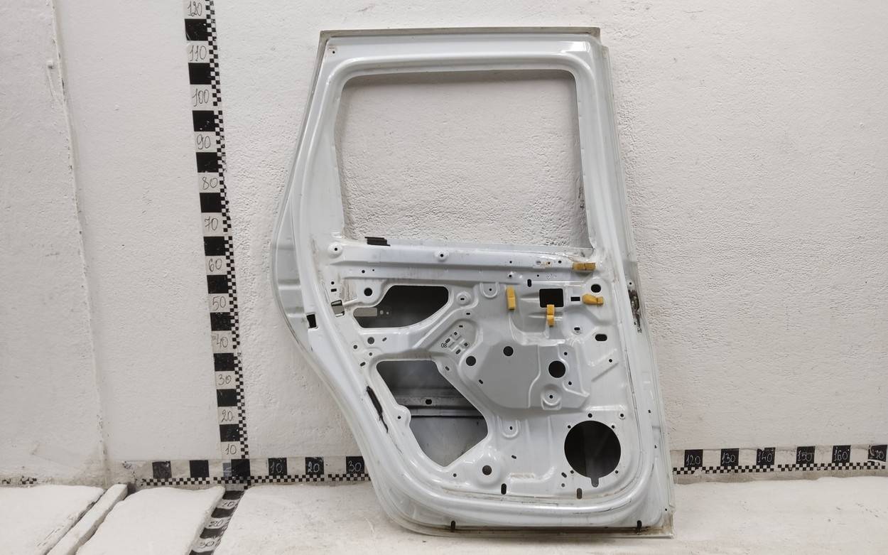Дверь задняя левая