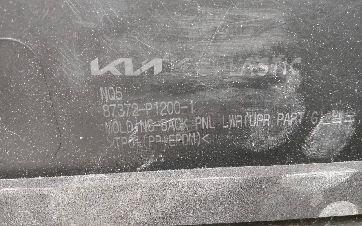 Накладка крышки багажника