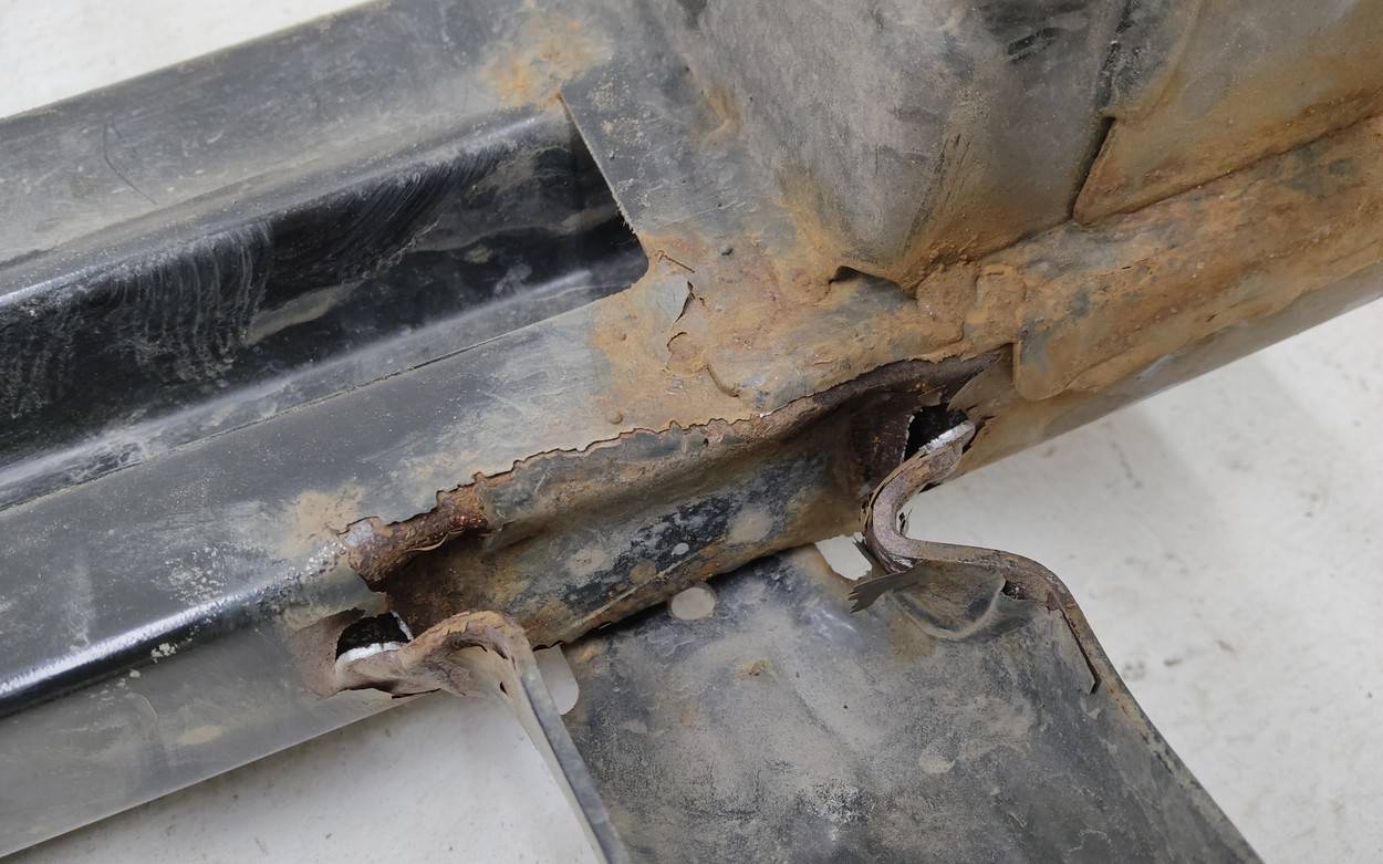 Усилитель переднего бампера