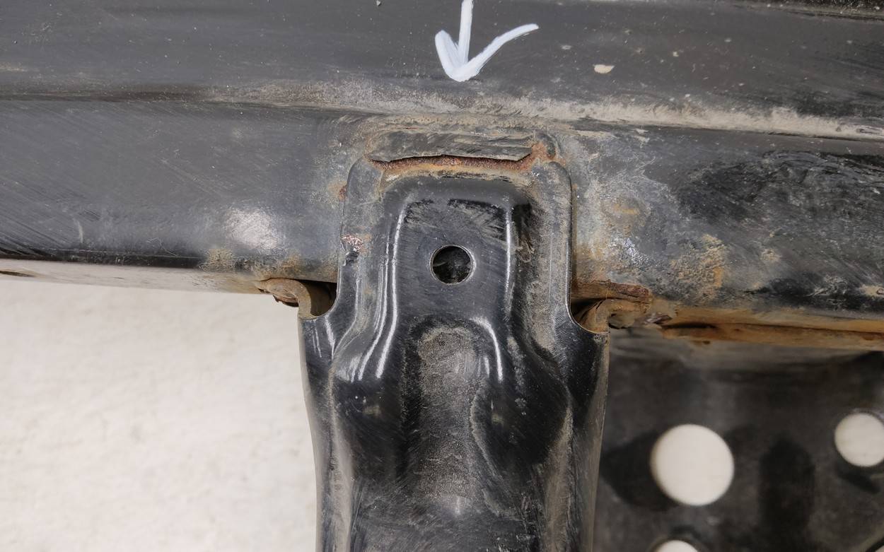 Усилитель переднего бампера