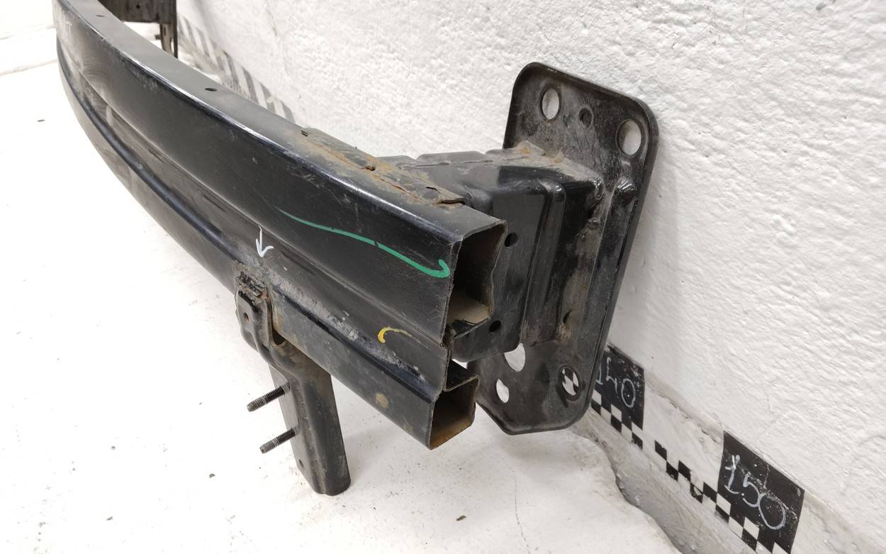 Усилитель переднего бампера