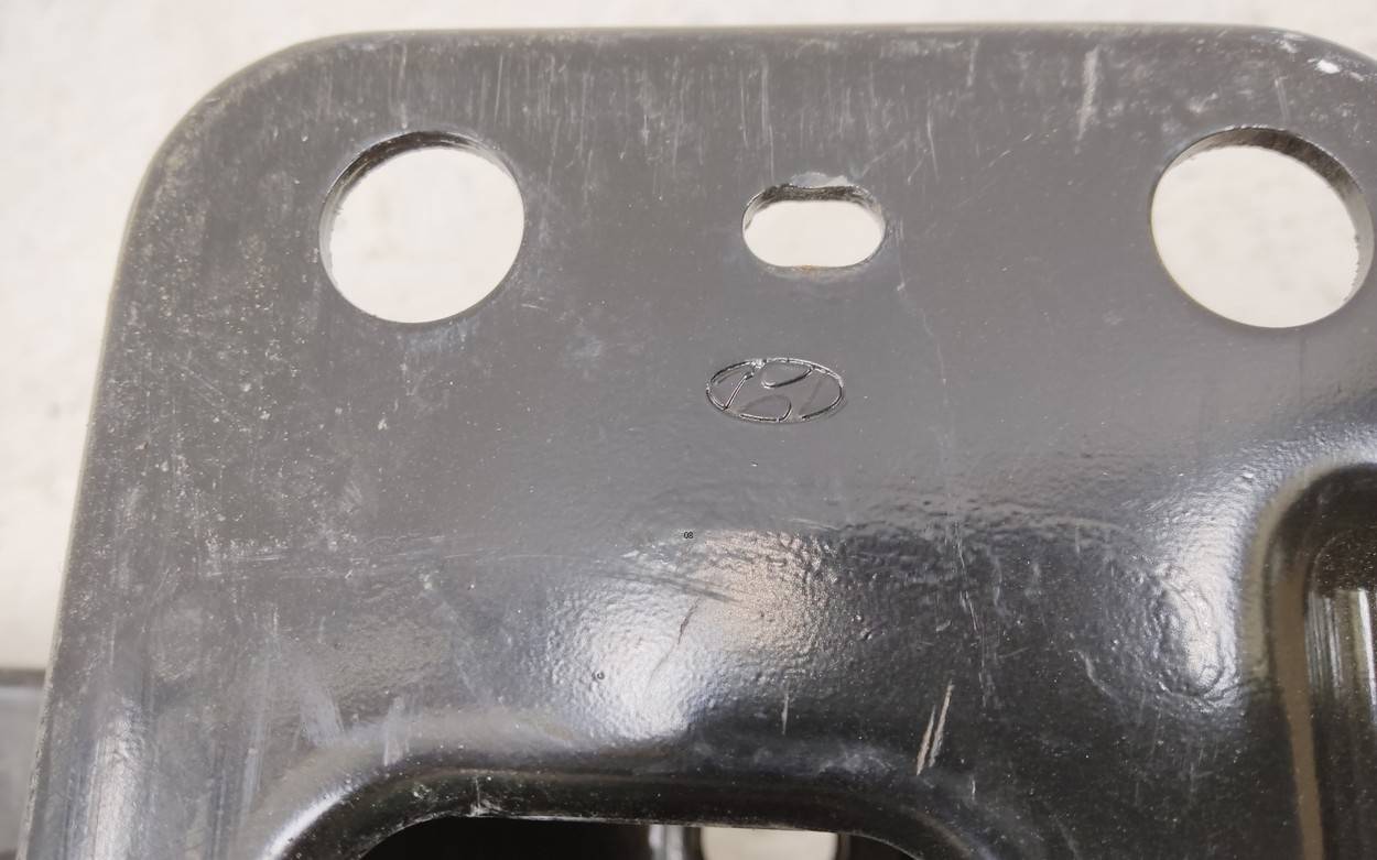 Усилитель переднего бампера