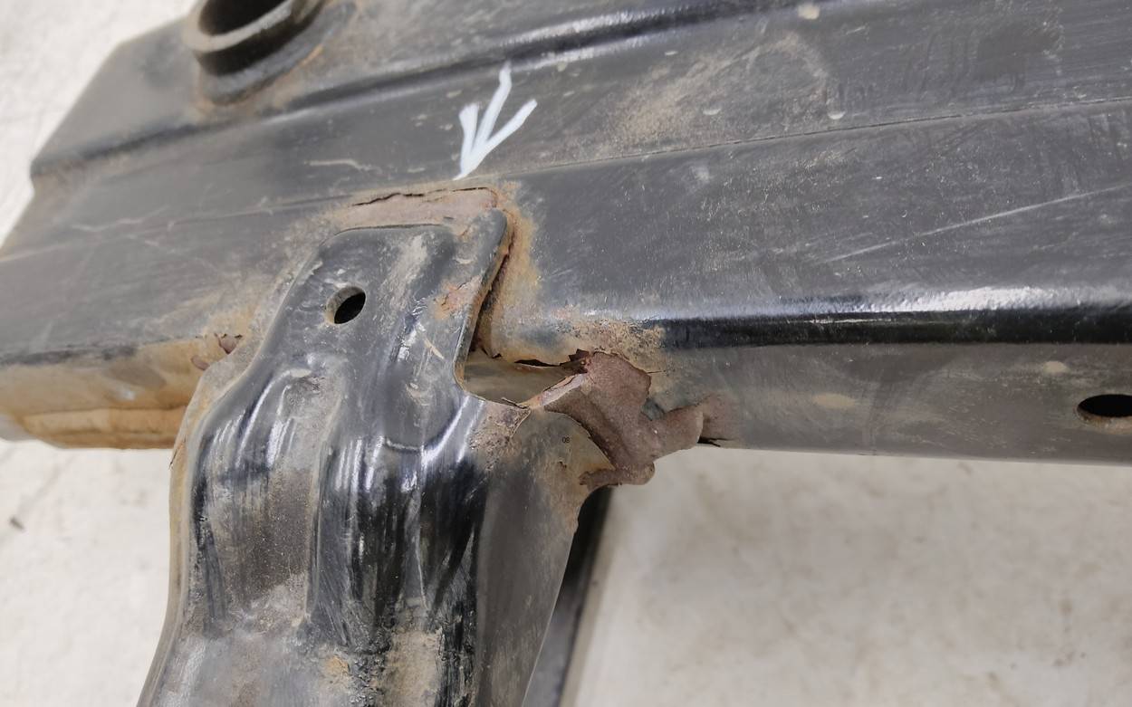 Усилитель переднего бампера