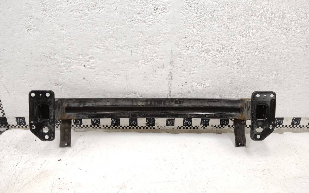 Усилитель переднего бампера