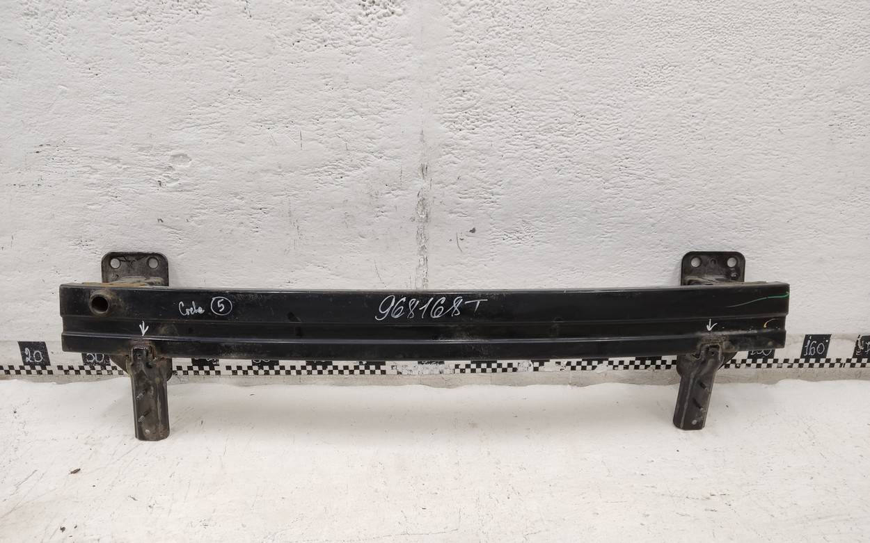 Усилитель переднего бампера