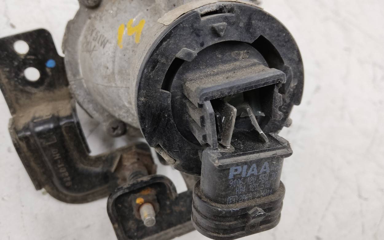 Фара противотуманная левая