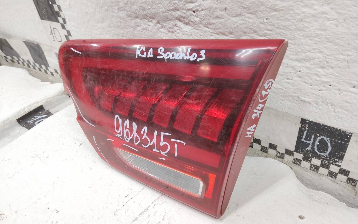 Фонарь задний внутренний правый