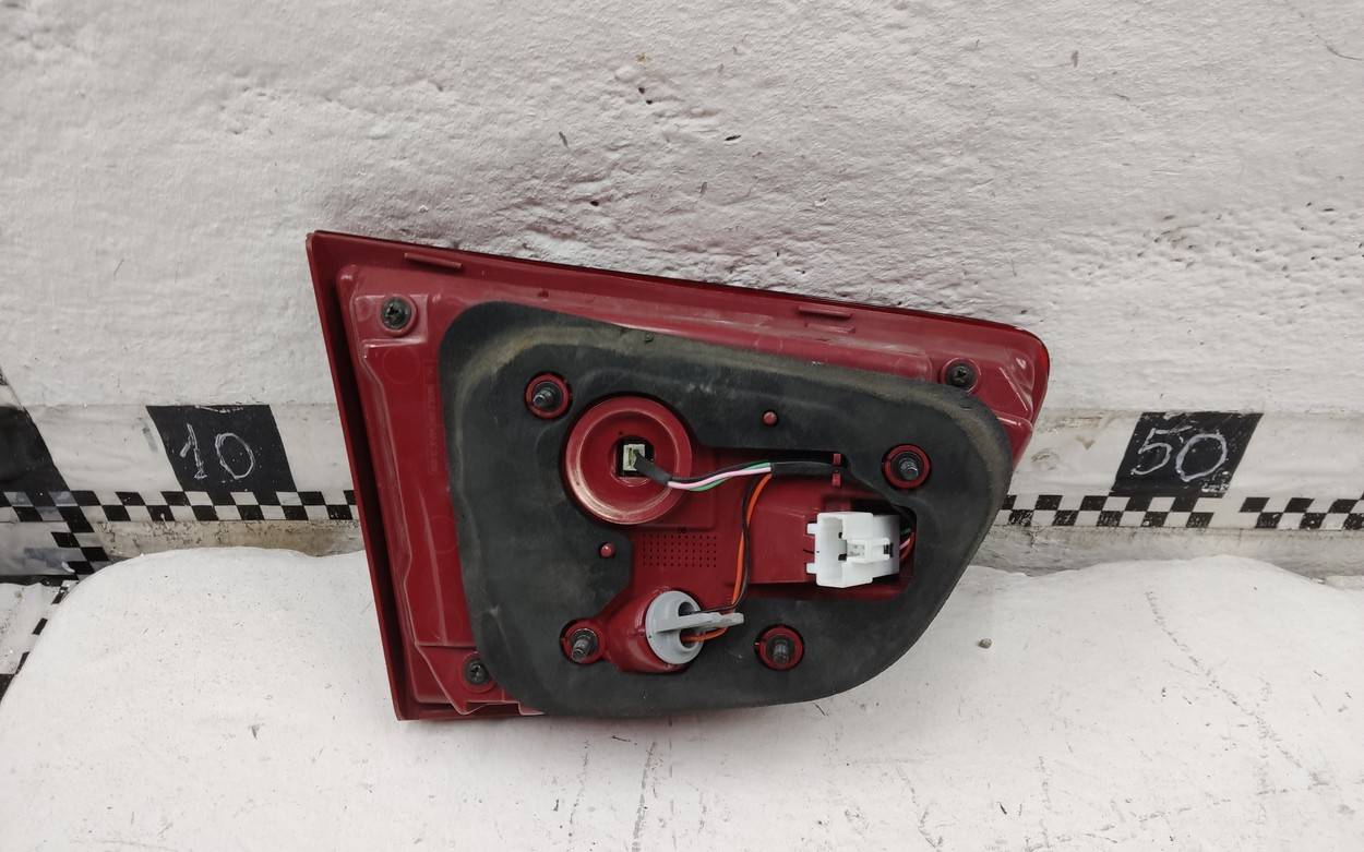 Фонарь задний внутренний правый