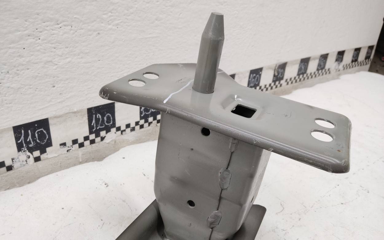 Усилитель переднего бампера