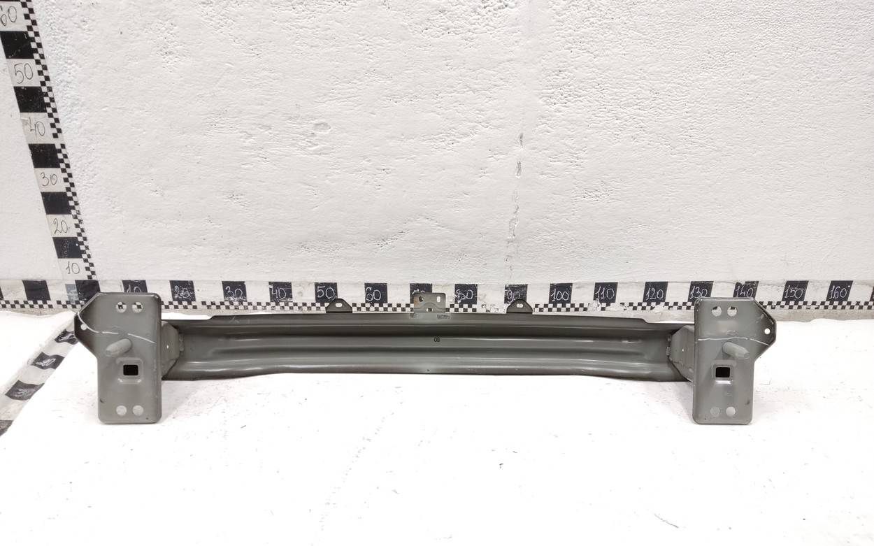 Усилитель переднего бампера