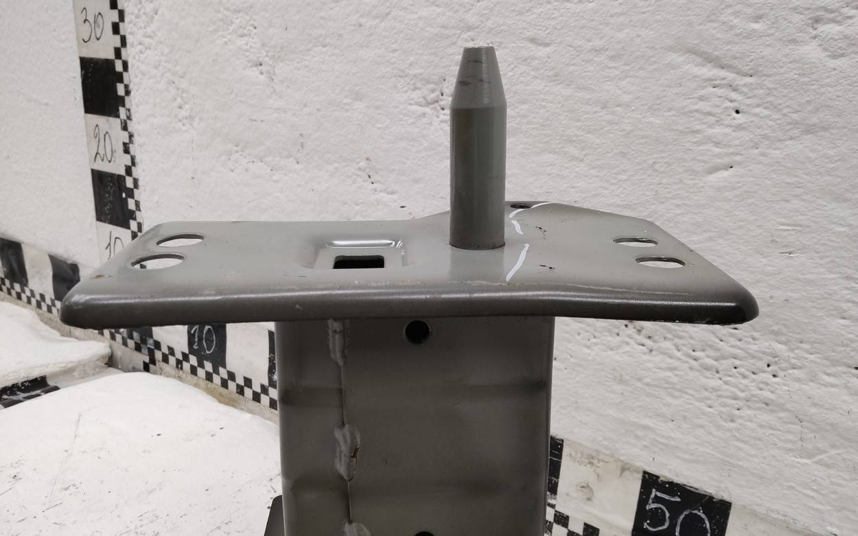 Усилитель переднего бампера