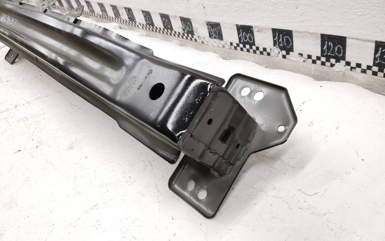 Усилитель переднего бампера