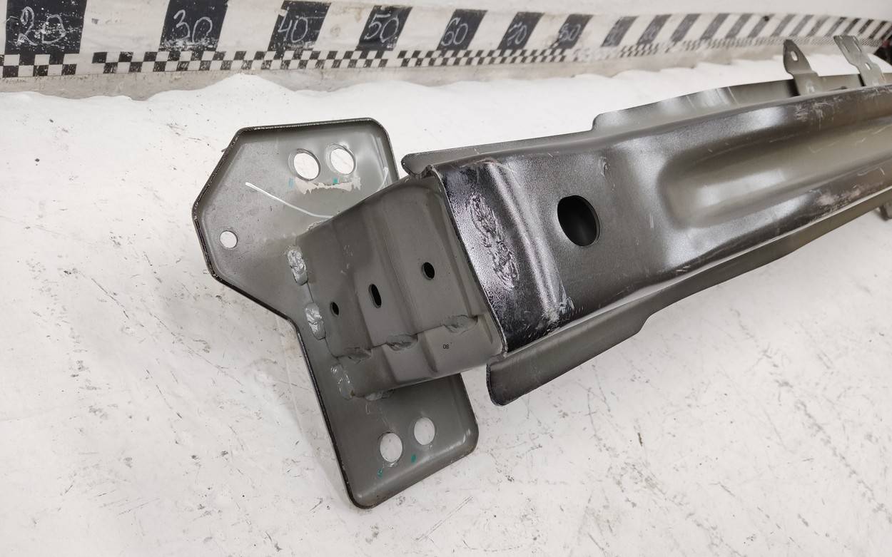 Усилитель переднего бампера