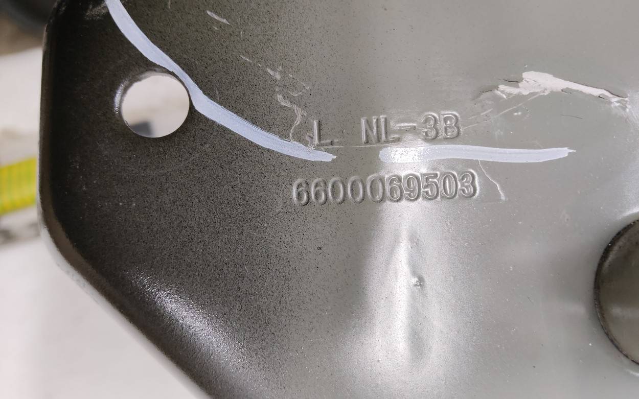 Усилитель переднего бампера