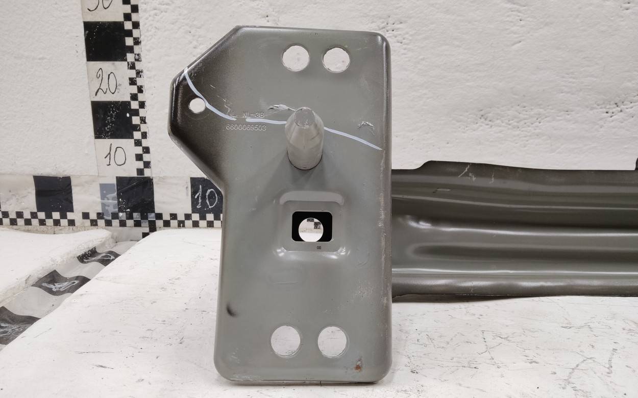 Усилитель переднего бампера