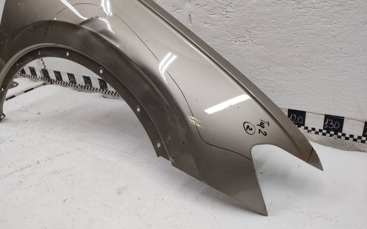 Крыло переднее правое