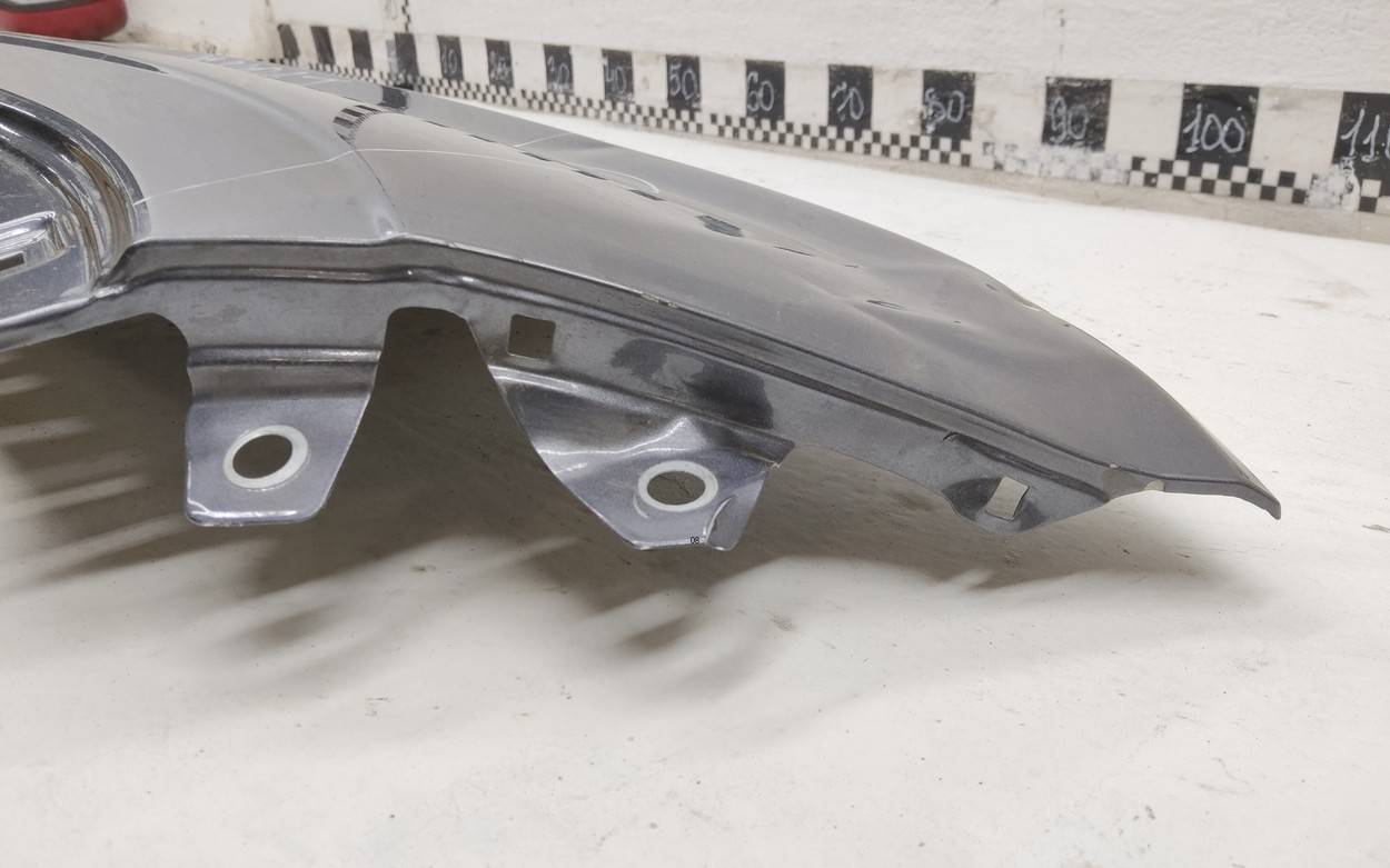 Крыло переднее правое