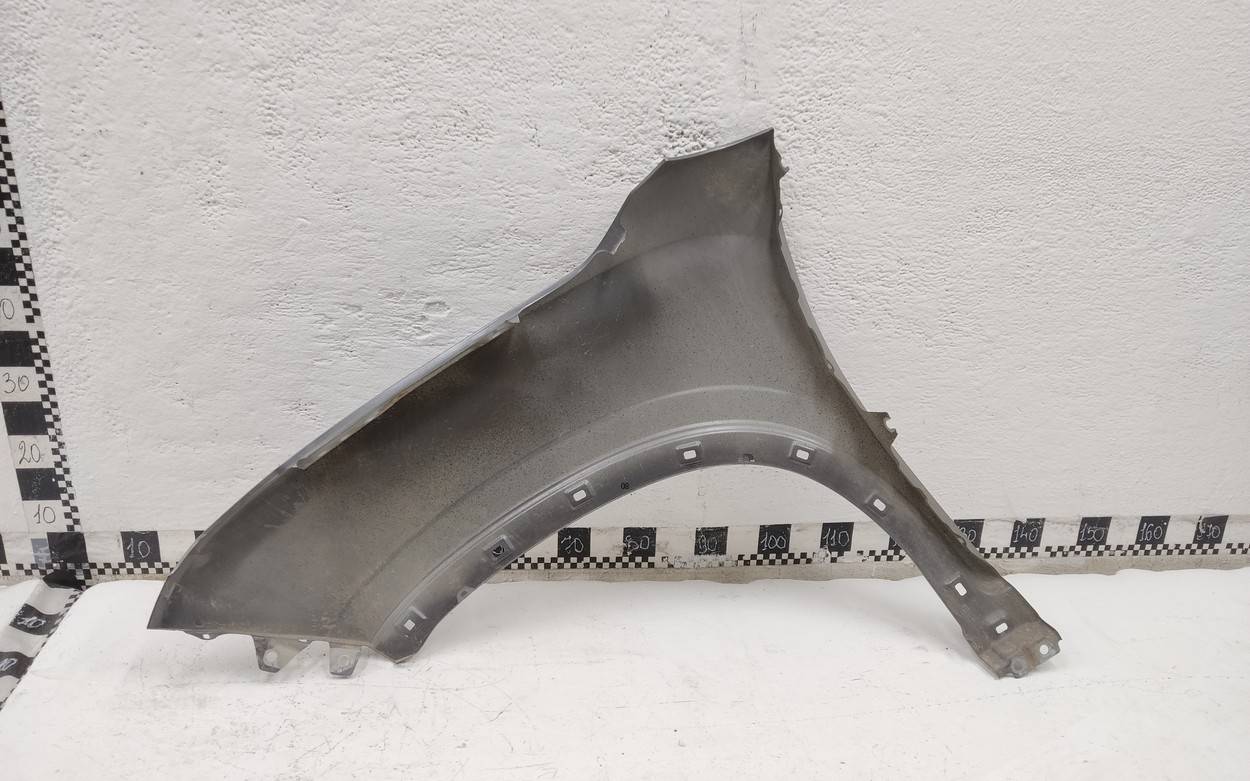 Крыло переднее правое