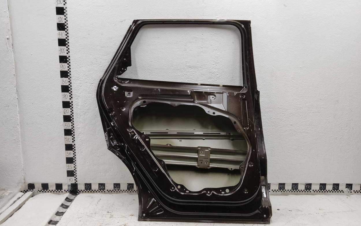 Дверь задняя левая