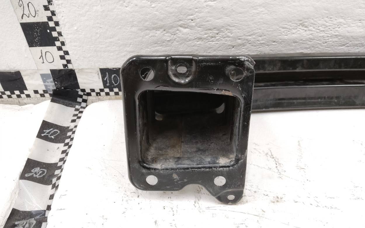 Усилитель переднего бампера