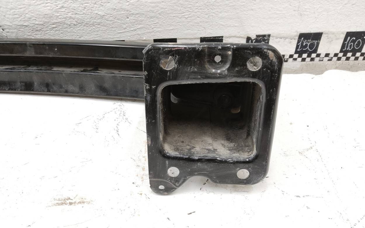 Усилитель переднего бампера