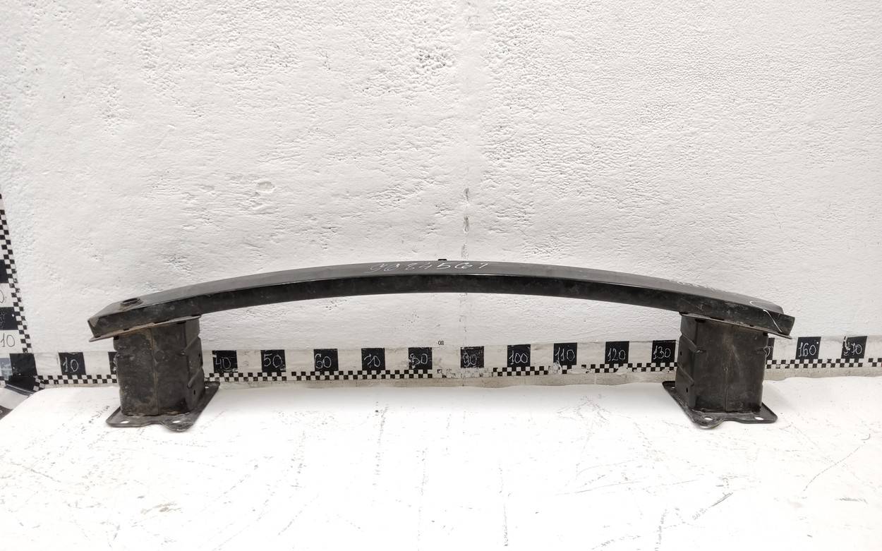 Усилитель переднего бампера