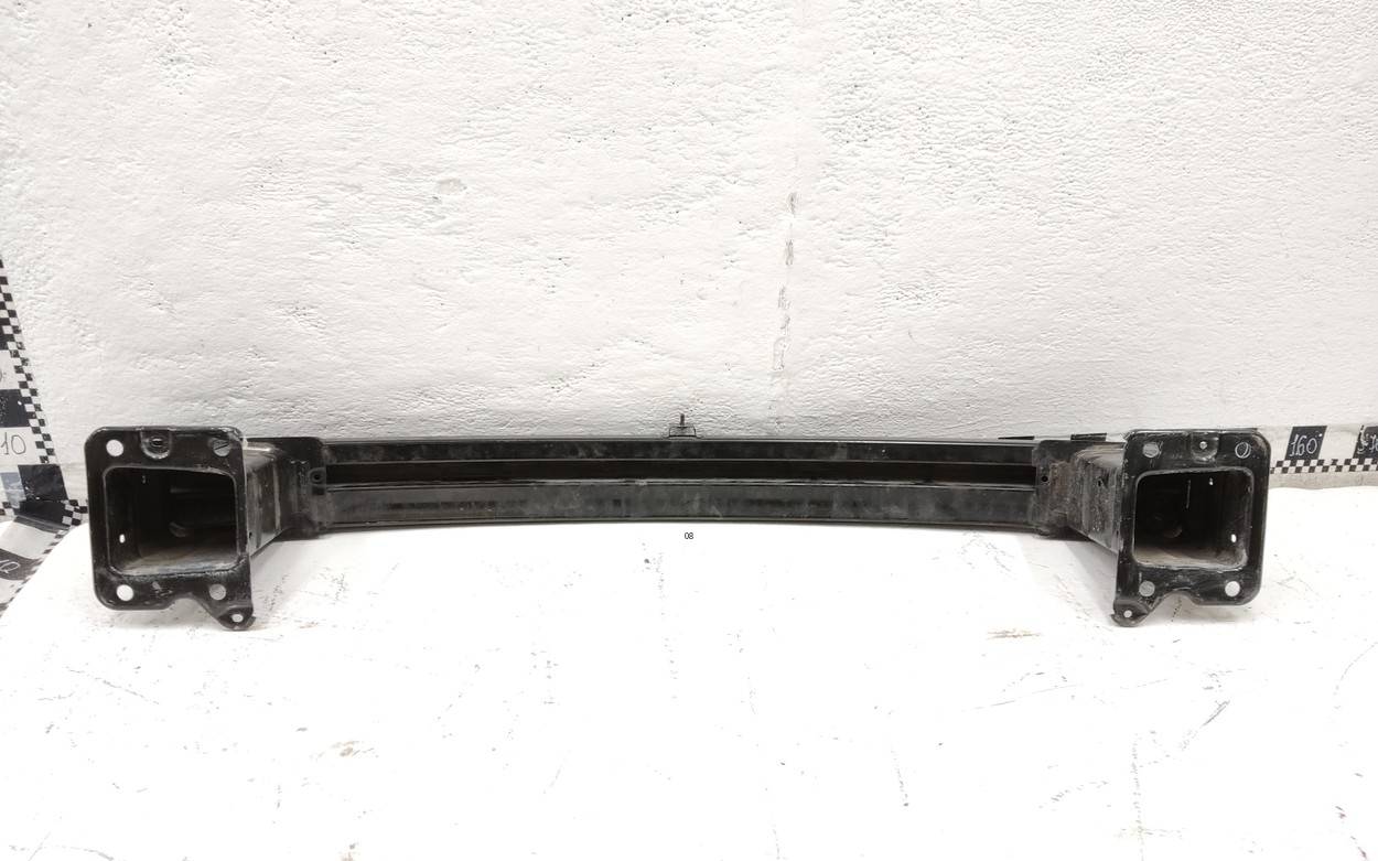 Усилитель переднего бампера