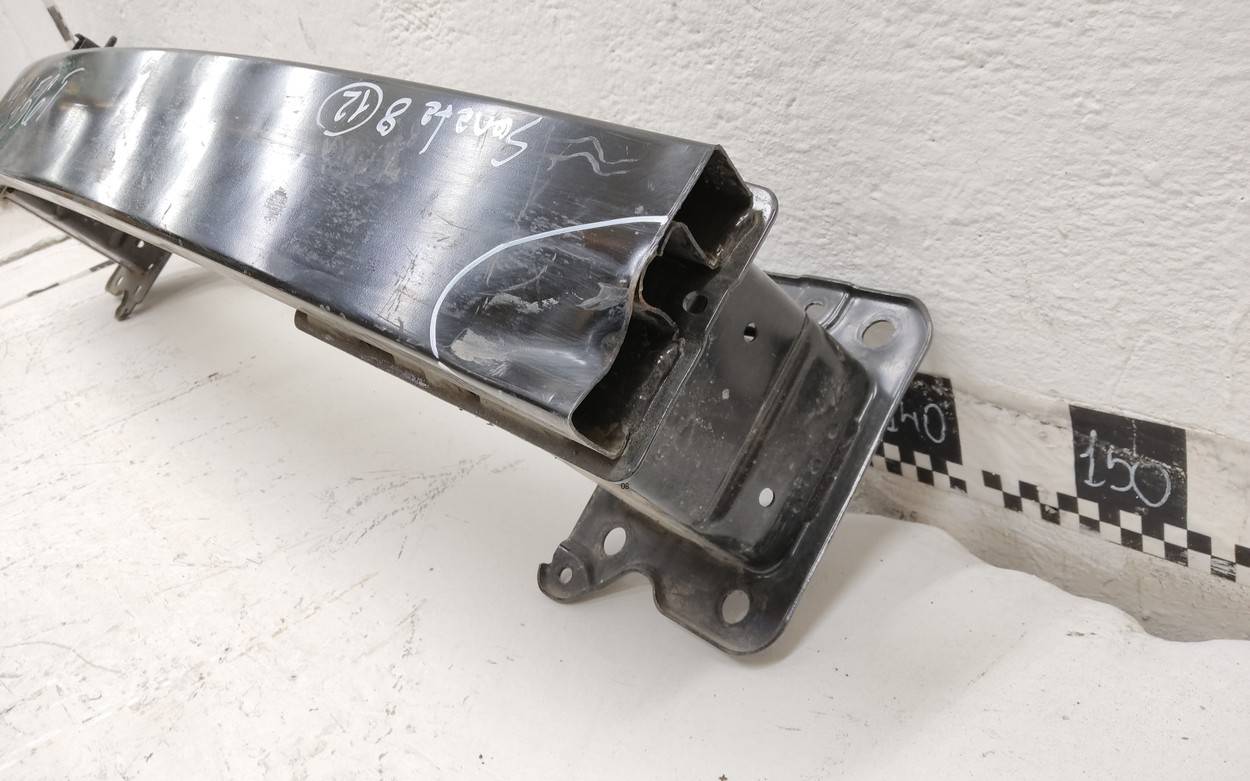 Усилитель переднего бампера