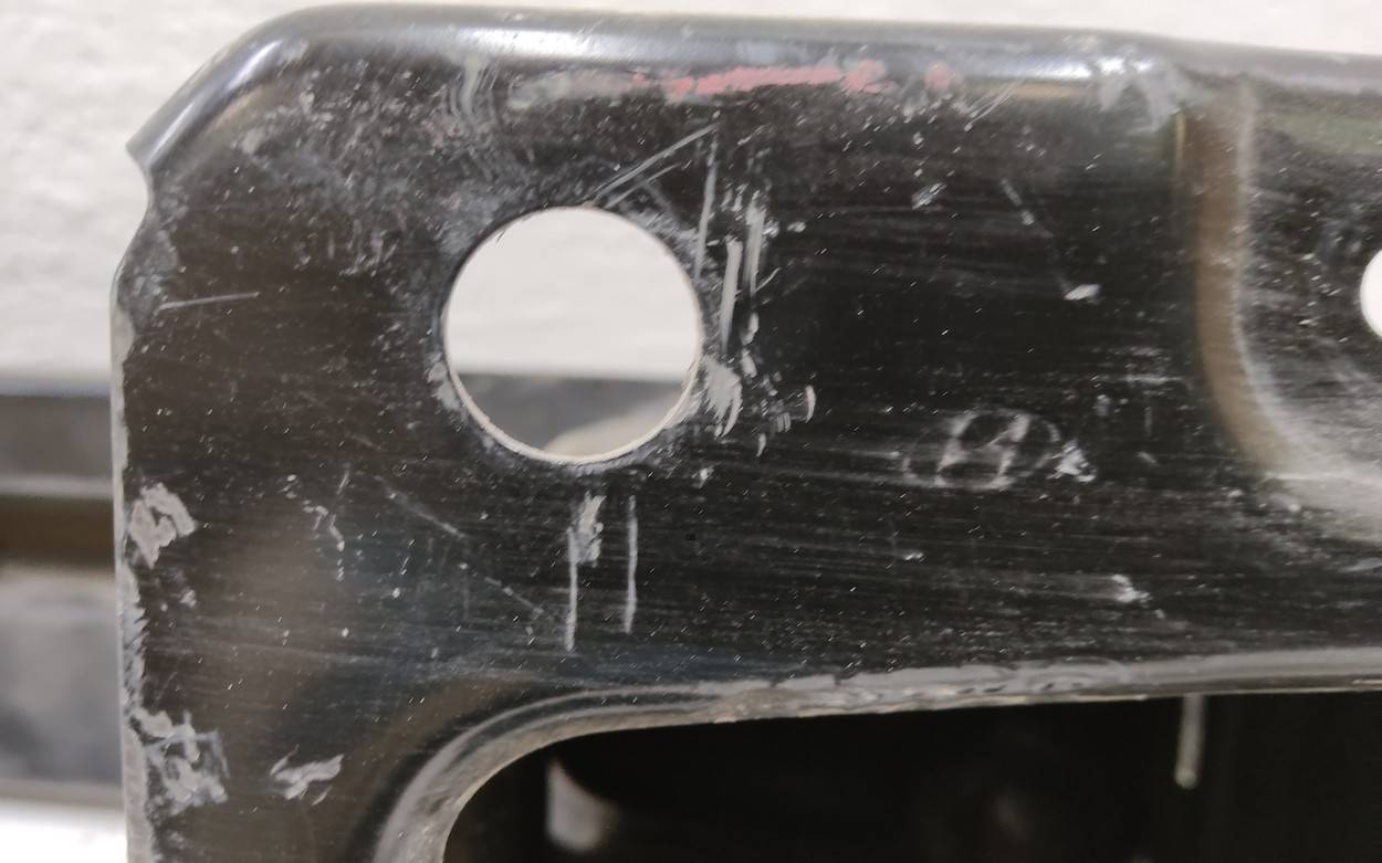 Усилитель переднего бампера