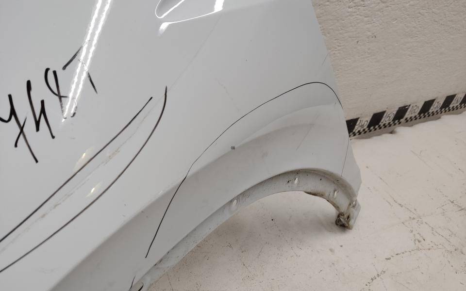 Крыло переднее левое