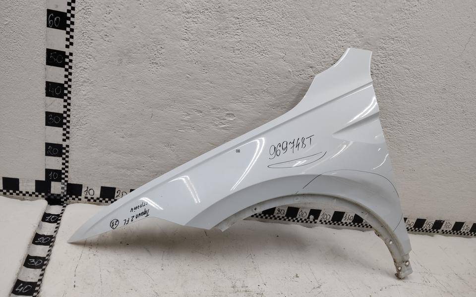 Крыло переднее левое