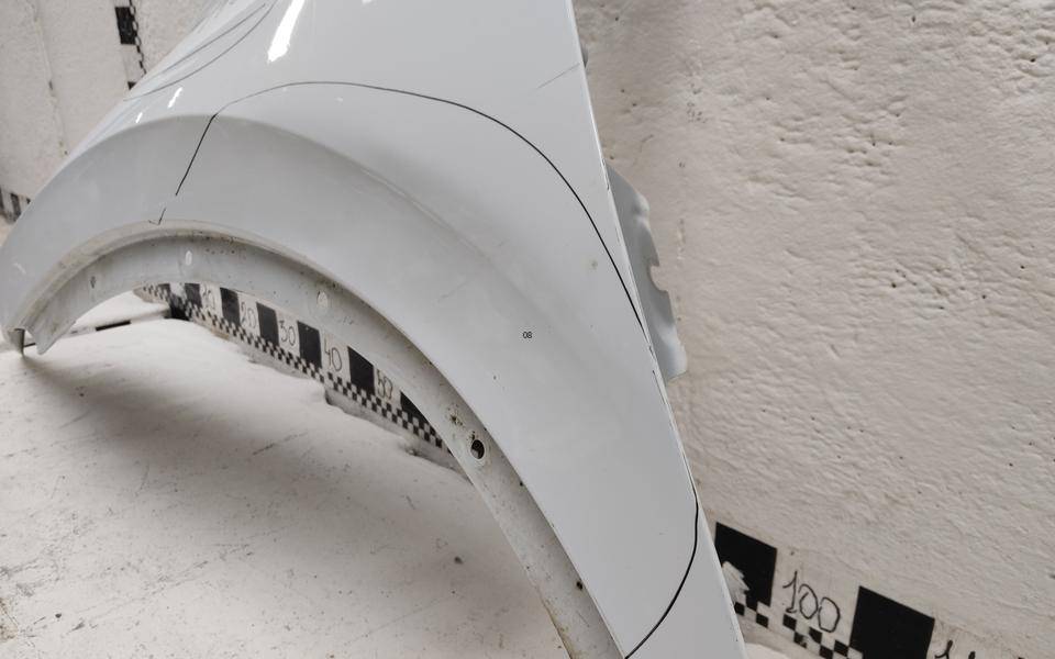 Крыло переднее левое