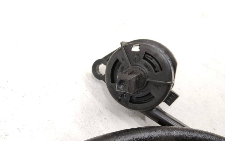 Трос открывания капота