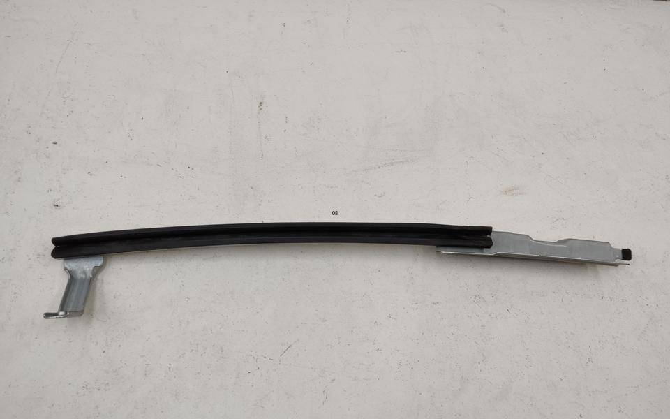 Направляющая стекла двери