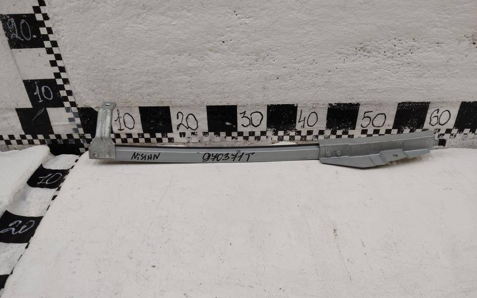 Направляющая стекла двери