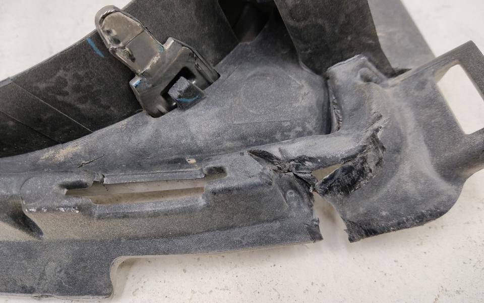 Накладка переднего бампера левая