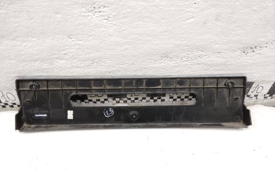 Накладка переднего бампера под номер