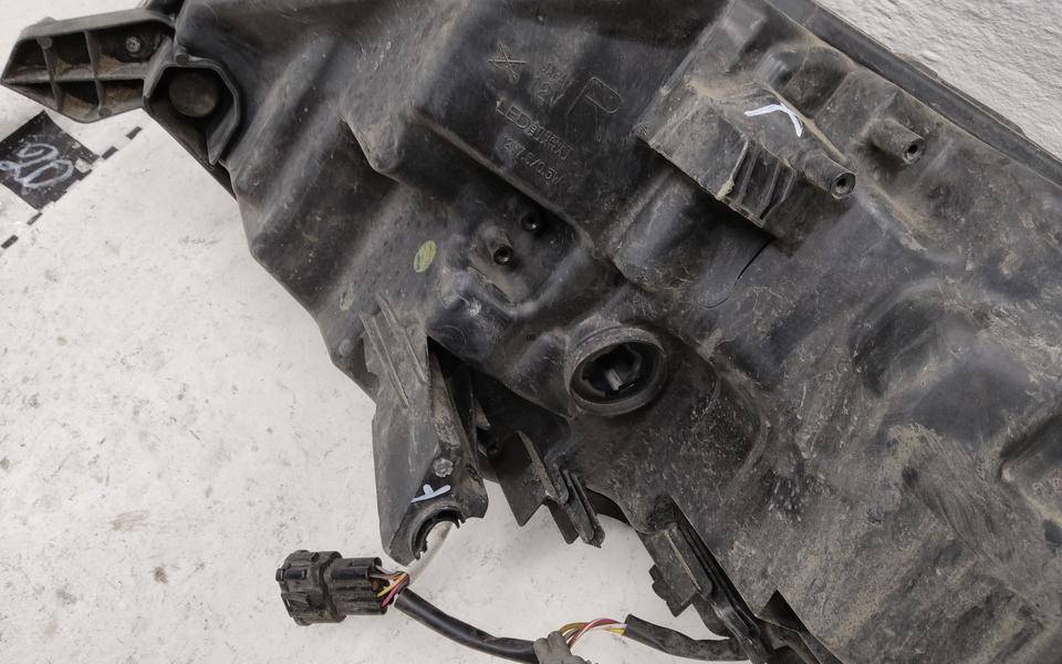 Фара правая