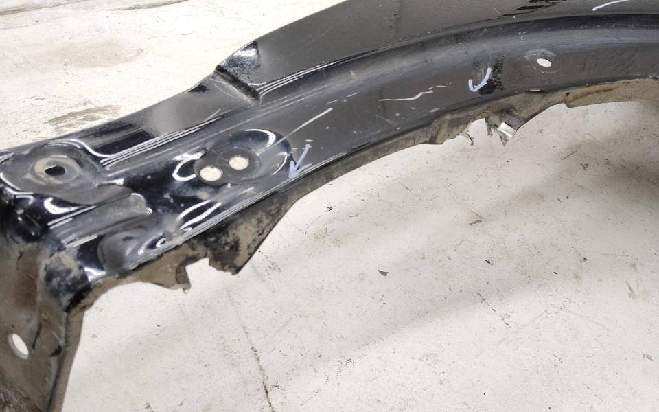 Крыло переднее правое